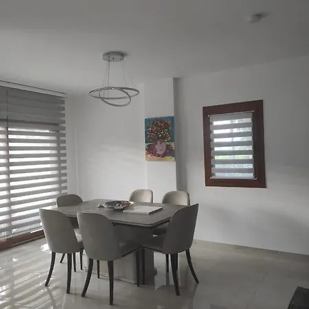 Havuzlu özel Müstakil Villa *