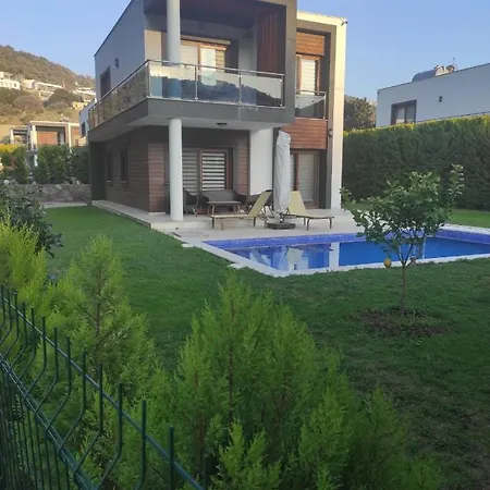 Villa Havuzlu özel Müstakil